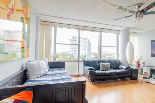 3 of 33 - 900 Bay Dr 513, Miami Beach, FL