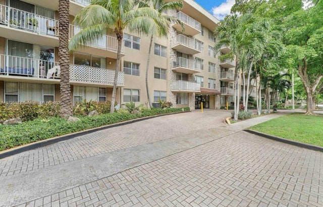 3 of 28 - 1805 Sans Souci Blvd 429, North Miami, FL
