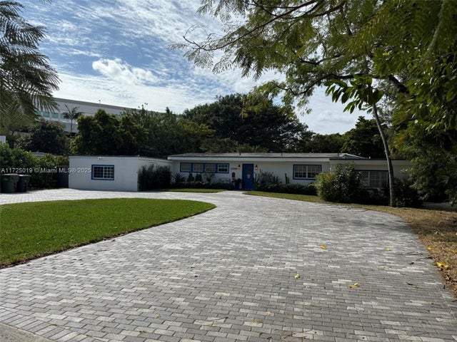 1 of 60 - 12500 Alamanda Dr, North Miami, FL