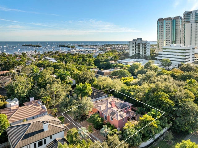 3 of 27 - 3210 Treasure Trove Ln, Miami, FL