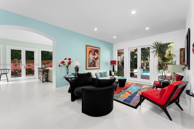 5 of 27 - 3210 Treasure Trove Ln, Miami, FL