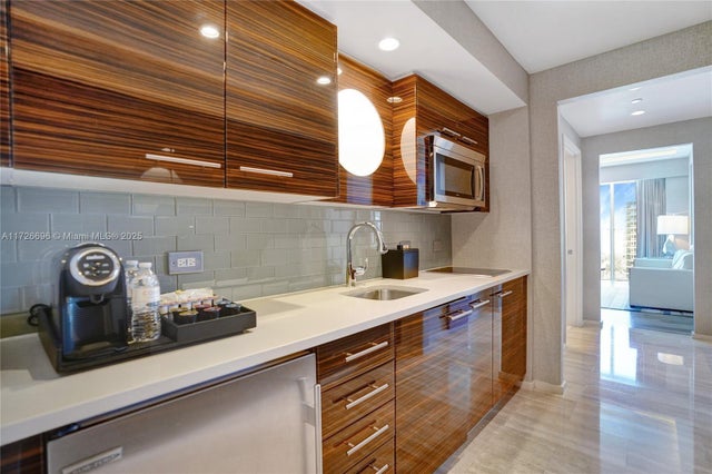 5 of 17 - 551 N Fort Lauderdale Beach Blvd R2201, Fort Lauderdale, FL