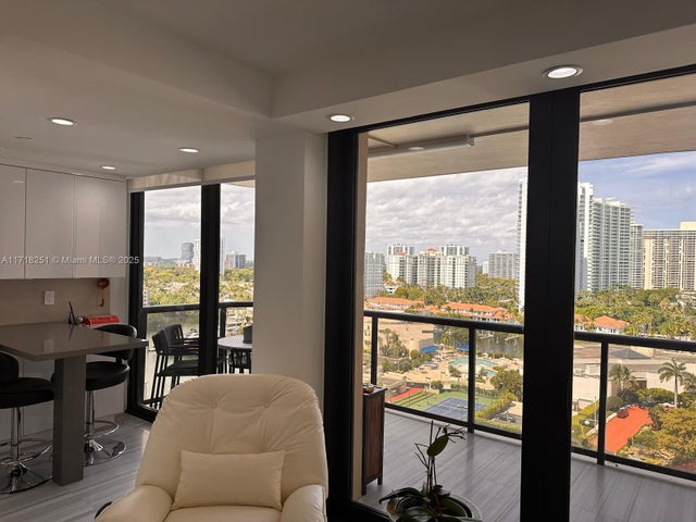 4 of 71 - 19667 Turnberry Way 14f, Aventura, FL