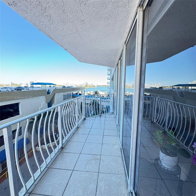 3 of 32 - 7601 E Treasure Dr 512, North Bay Village, FL