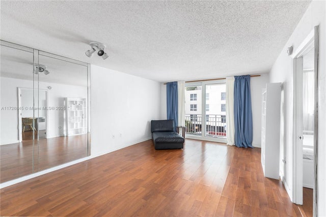 4 of 36 - 345 Ocean Dr 304, Miami Beach, FL