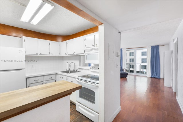 5 of 36 - 345 Ocean Dr 304, Miami Beach, FL