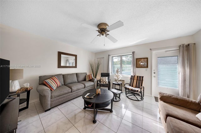 2 of 36 - 15610 Ne 6th Ave 8d, Miami, FL