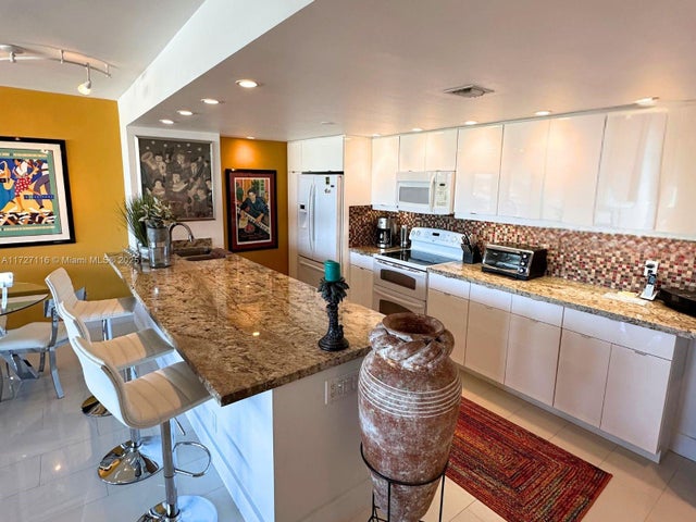 4 of 26 - 3300 Ne 36th St 605, Fort Lauderdale, FL