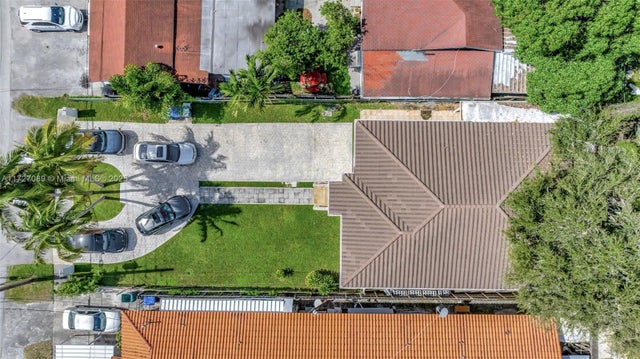 3 of 37 - 3541 Sw 23rd Ter, Miami, FL