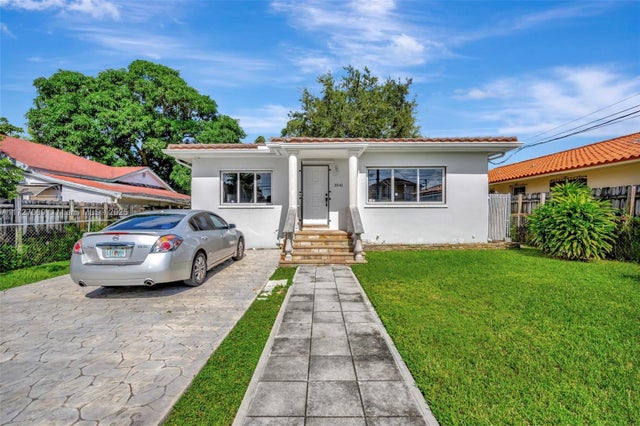 4 of 37 - 3541 Sw 23rd Ter, Miami, FL