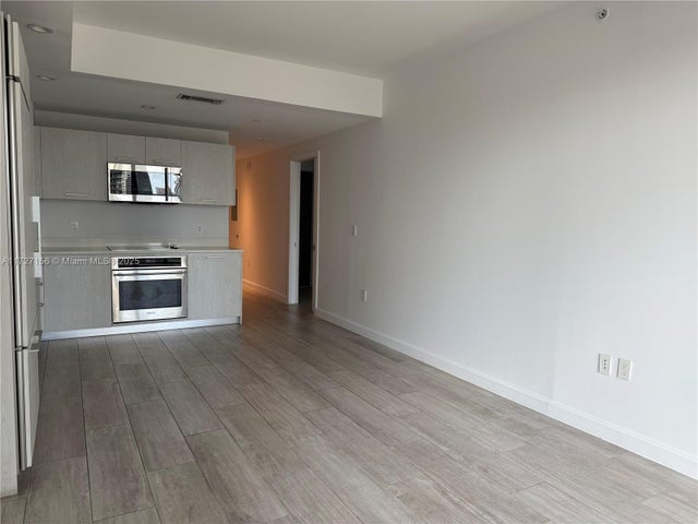 4 of 58 - 45 Sw 9th St 1004, Miami, FL