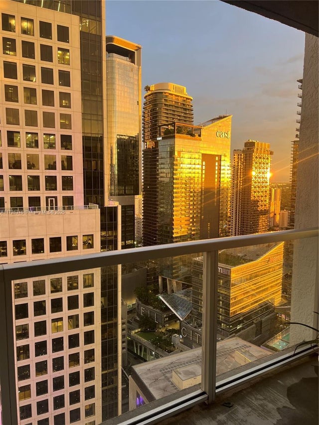 4 of 35 - 500 Brickell Ave 3910, Miami, FL