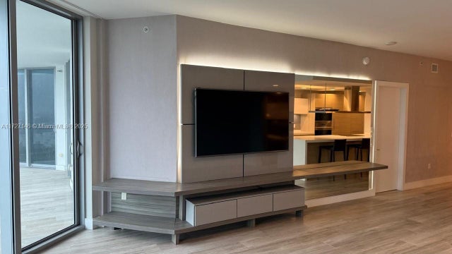 4 of 22 - 17301 Biscayne Blvd 1106, North Miami Beach, FL