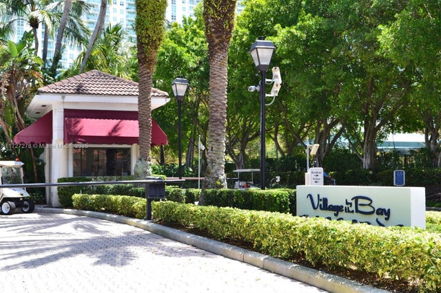 3215 Ne 184 St 14302, Aventura