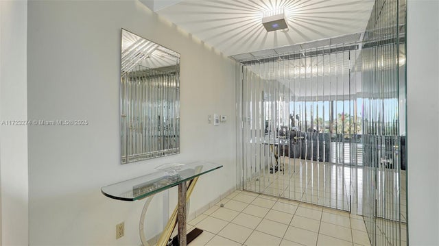 3 of 50 - 20281 E Country Club Dr M6, Aventura, FL
