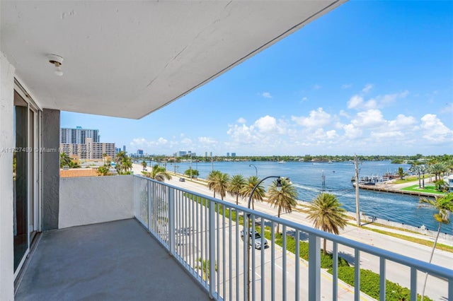 4 of 36 - 211 S Ocean Dr 505, Hollywood, FL