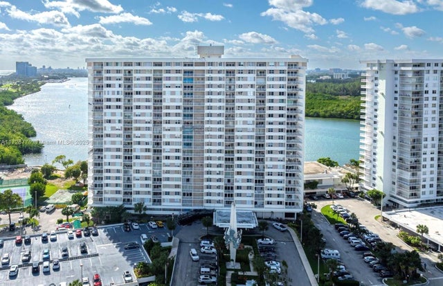 2 of 13 - 300 Bayview Dr 402, Sunny Isles Beach, FL