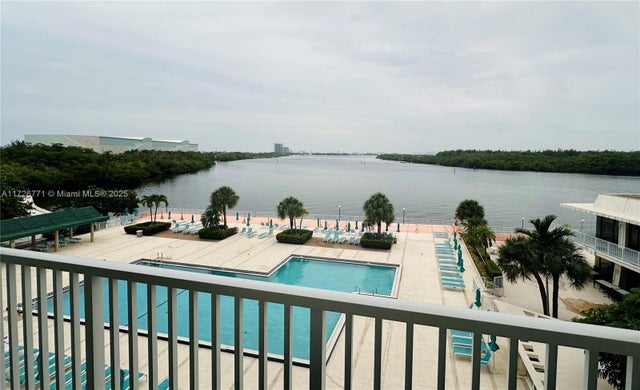 3 of 13 - 300 Bayview Dr 402, Sunny Isles Beach, FL