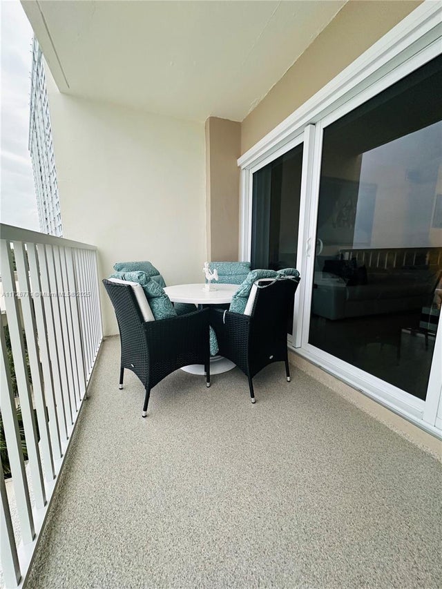 5 of 13 - 300 Bayview Dr 402, Sunny Isles Beach, FL