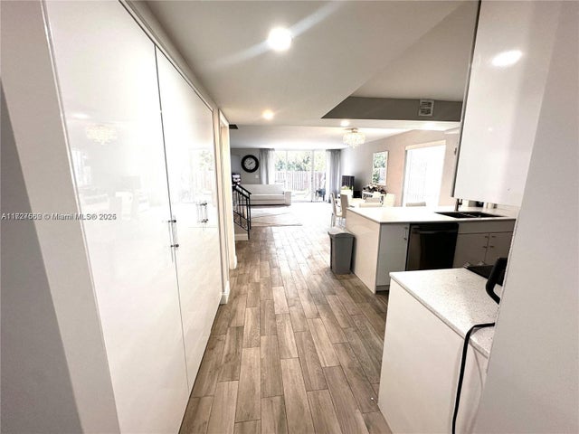 4 of 36 - 2300 Ne 7th St 25, Hallandale Beach, FL