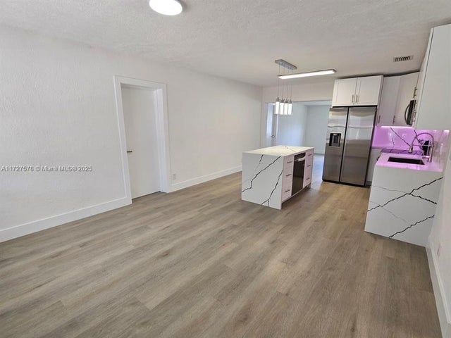 4 of 25 - 1951 Ne 157th Ter, North Miami Beach, FL