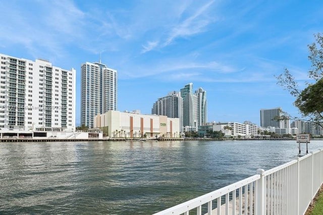 4 of 34 - 800 Parkview Dr 421, Hallandale Beach, FL