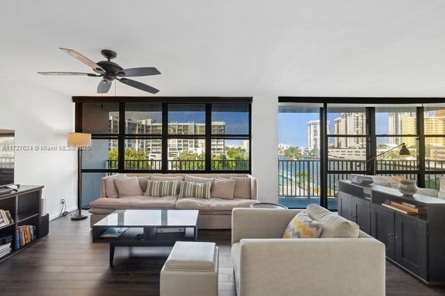 5 of 34 - 800 Parkview Dr 421, Hallandale Beach, FL