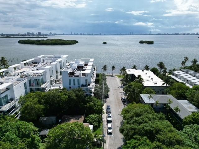 2 of 18 - 711 Ne 61st St, Miami, FL