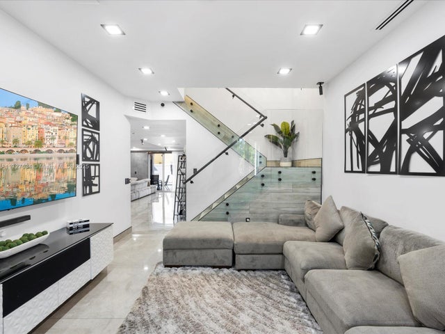 3 of 32 - 21220 Ne 32nd Pl, Aventura, FL