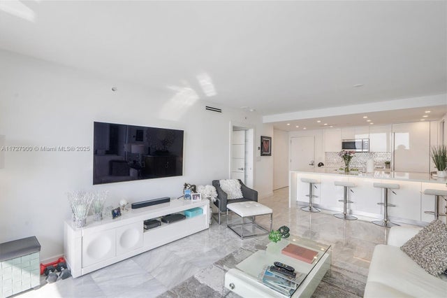 5 of 16 - 90 Alton Rd 1806, Miami Beach, FL