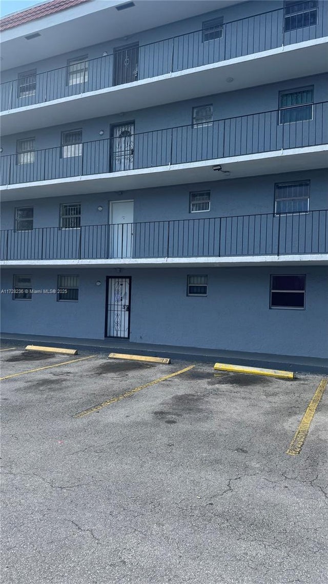 3 of 3 - 13725 Ne 6th Ave 202, North Miami, FL