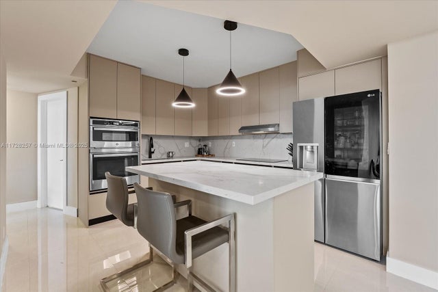 5 of 21 - 20281 E Country Club Dr 304, Aventura, FL