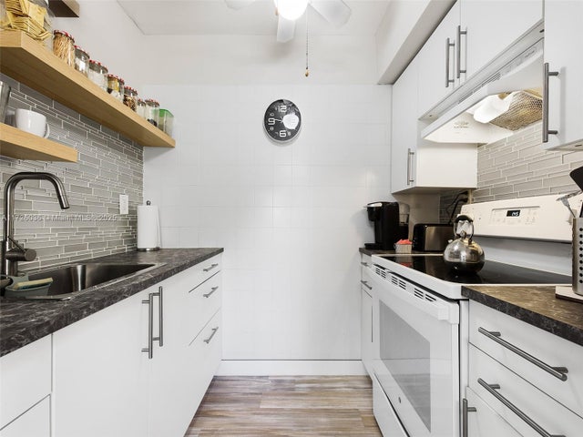 4 of 15 - 2145 Pierce St 320, Hollywood, FL