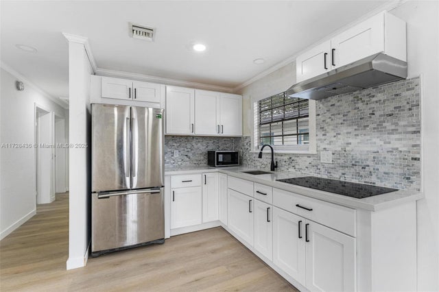 1 of 25 - 1448 W 32nd St, Riviera Beach, FL