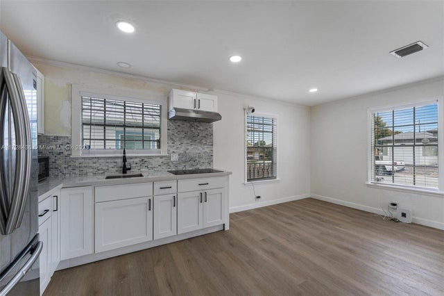 2 of 25 - 1448 W 32nd St, Riviera Beach, FL