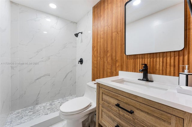 3 of 25 - 1448 W 32nd St, Riviera Beach, FL