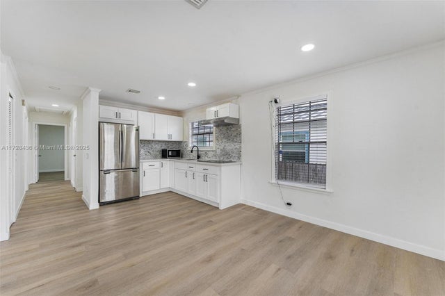 4 of 25 - 1448 W 32nd St, Riviera Beach, FL