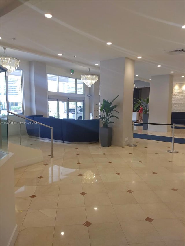 4 of 15 - 100 Lincoln Rd 1206, Miami Beach, FL