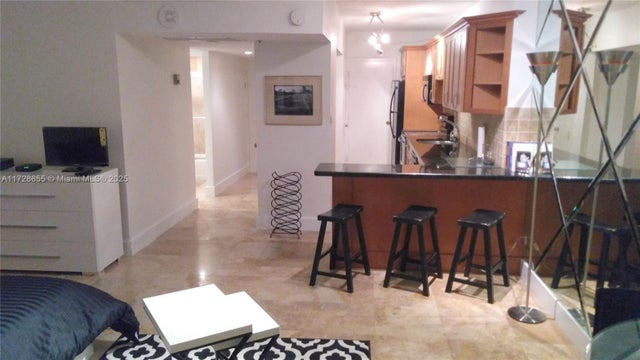 5 of 15 - 100 Lincoln Rd 1206, Miami Beach, FL