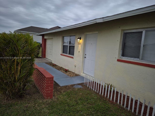 3 of 14 - 1019 Nw 7th Place, Cape Coral, FL