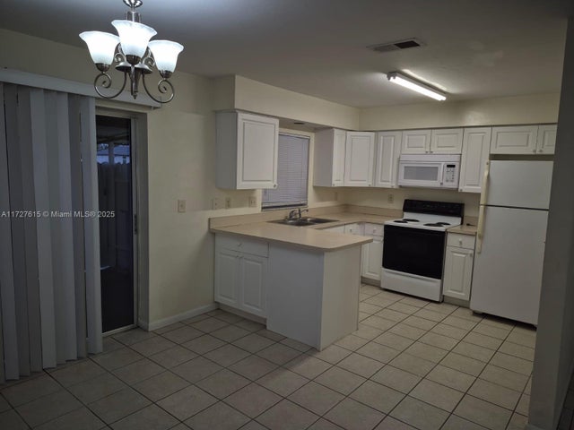 5 of 14 - 1019 Nw 7th Place, Cape Coral, FL