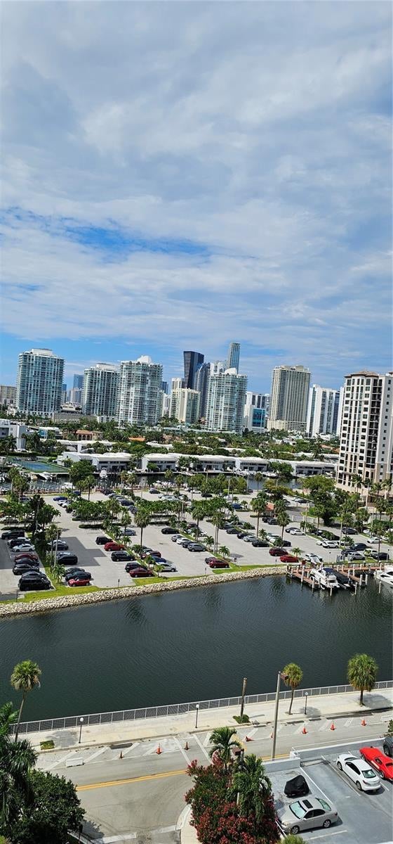 3 of 16 - 500 Bayview Dr 1117, Sunny Isles Beach, FL