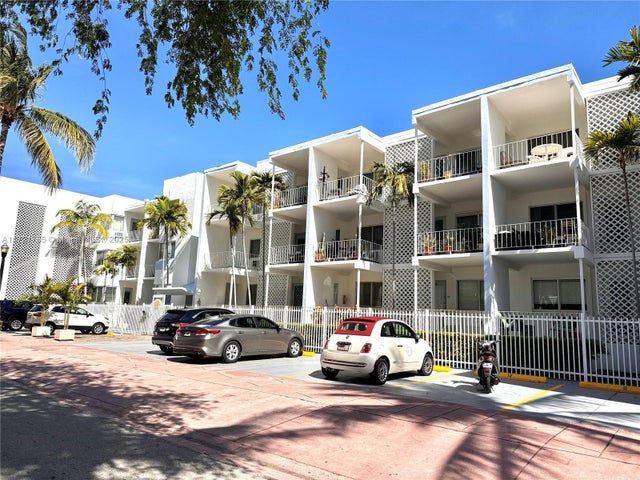 1 of 17 - 641 Espanola Way 2, Miami Beach, FL