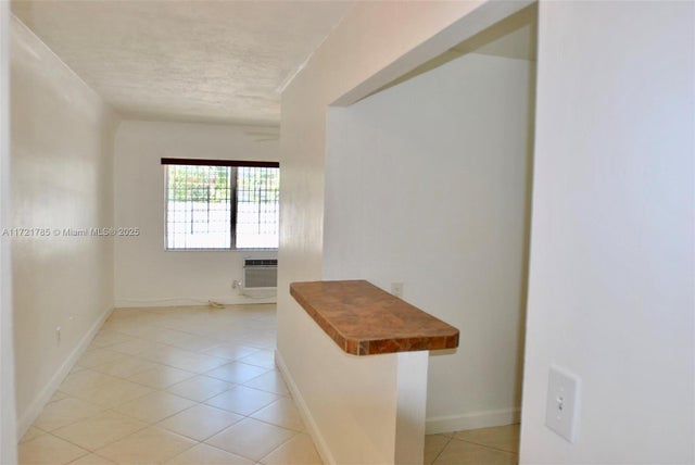 2 of 17 - 641 Espanola Way 2, Miami Beach, FL