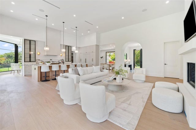 4 of 43 - 11001 Sw 74th Ave, Pinecrest, FL