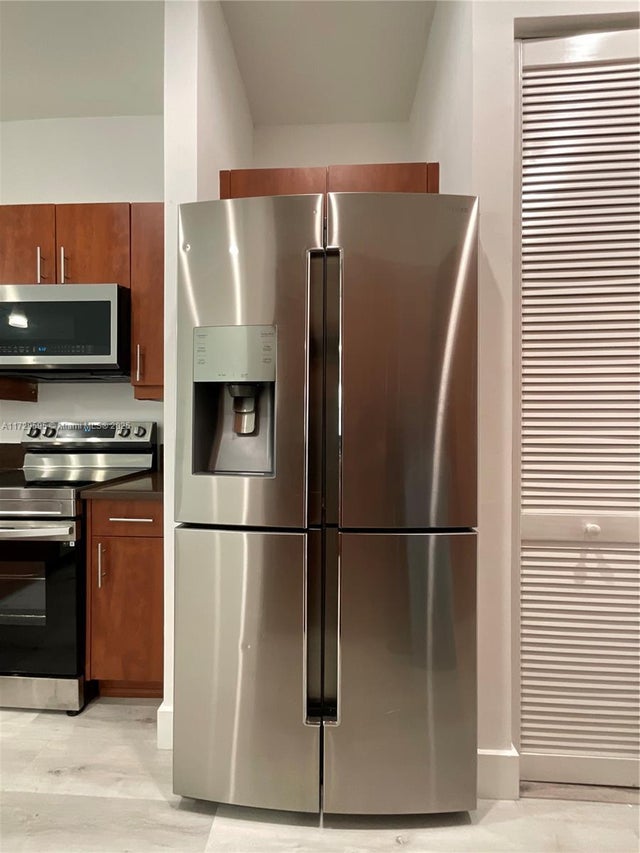 4 of 27 - 412 Sw 13th Ter 412, Fort Lauderdale, FL
