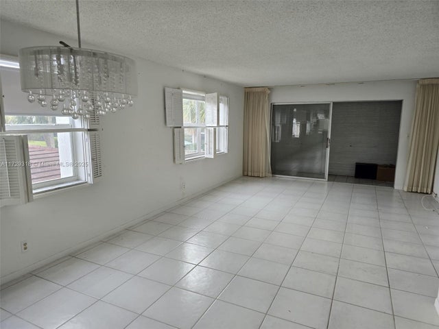3 of 8 - 3551 Inverrary Dr 201, Lauderhill, FL