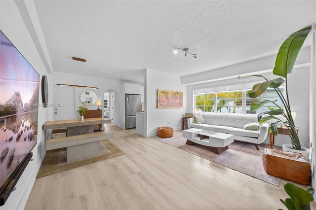 4 of 17 - 832 15th St 4, Miami Beach, FL