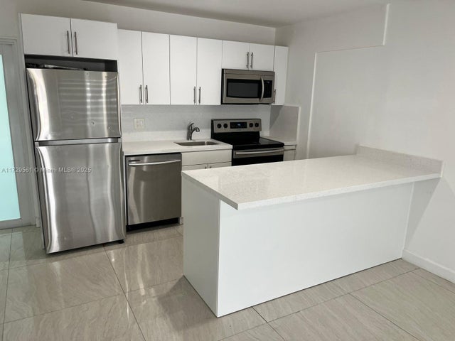 3 of 25 - 6570 Sheridan St, Hollywood, FL