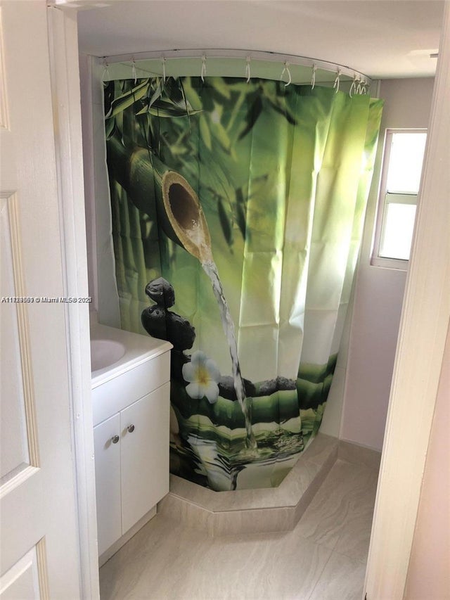 5 of 25 - 6570 Sheridan St, Hollywood, FL